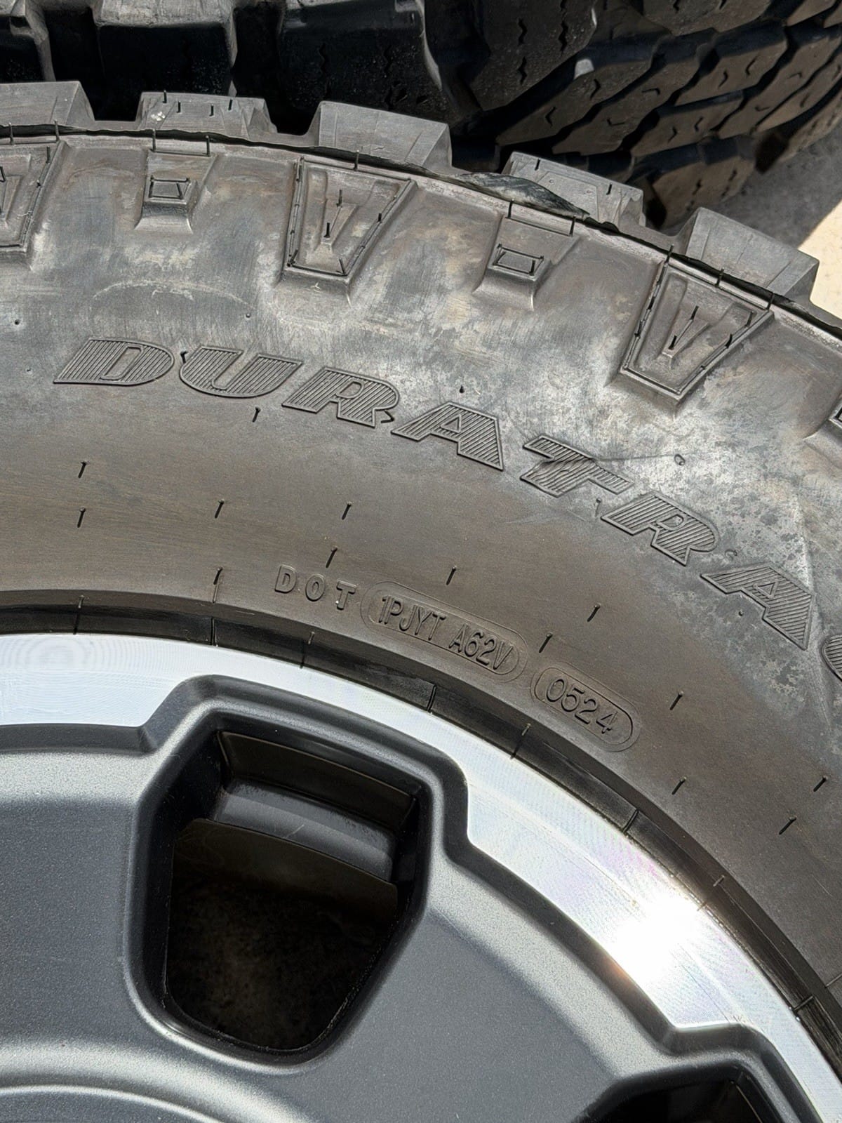 Ford F250/F350 18" Tremor OEM wheel and tire package