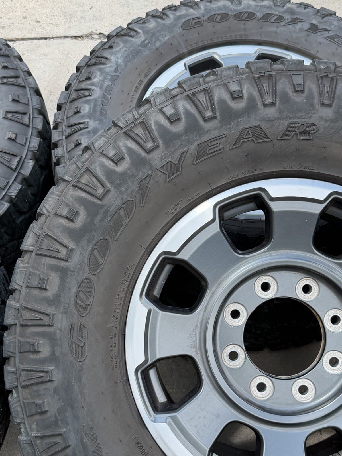 Ford F250/F350 18" OEM wheels