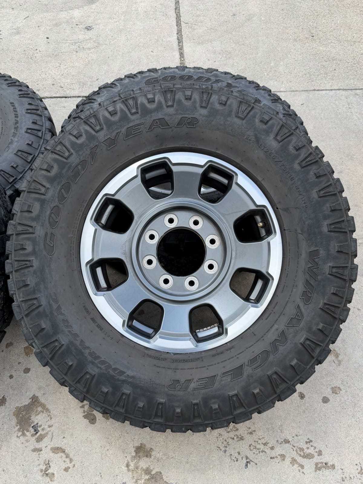 Ford F250/F350 18" Tremor OEM wheel and tire package