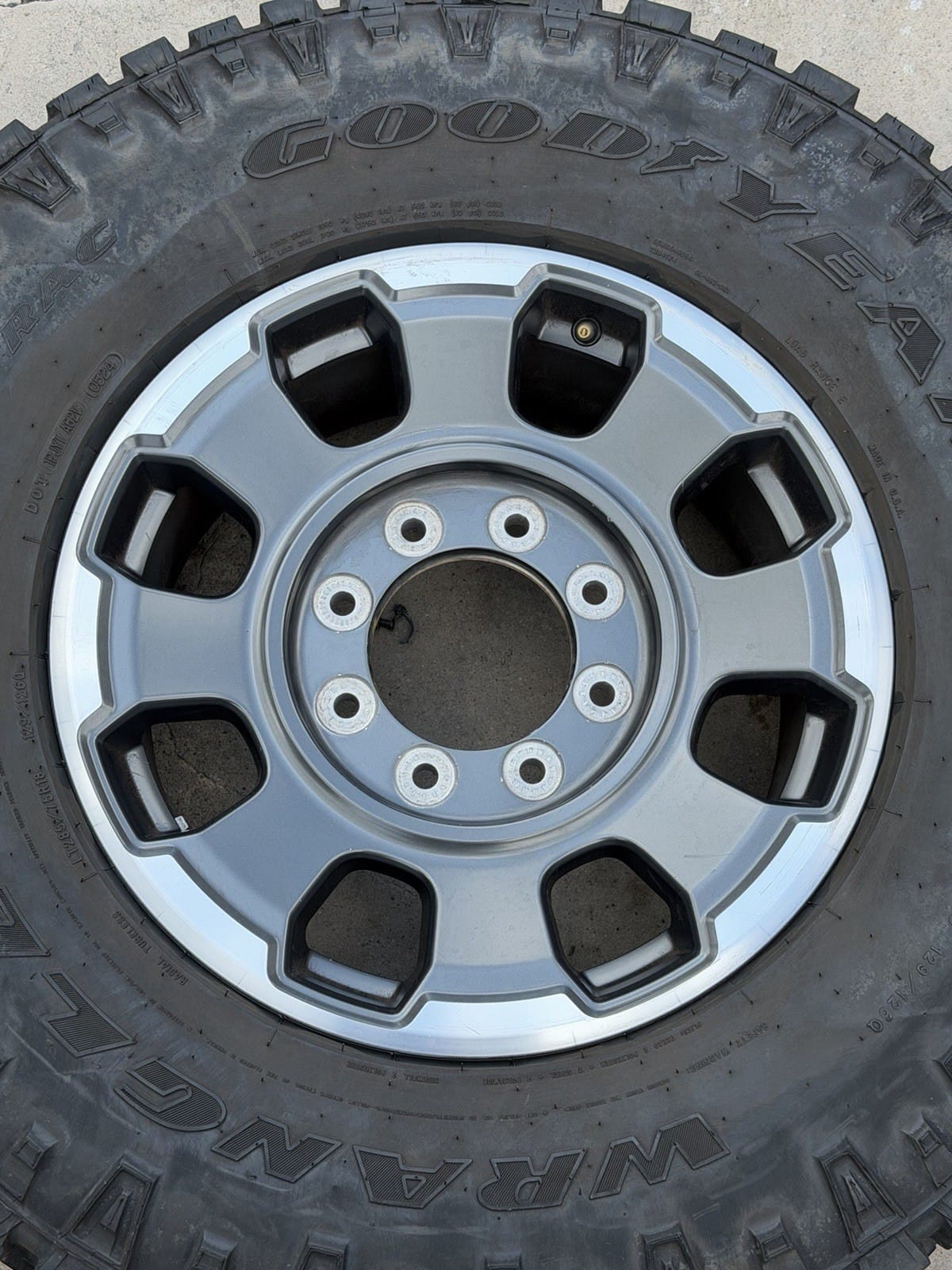 Ford F250/F350 18" Tremor OEM wheel and tire package