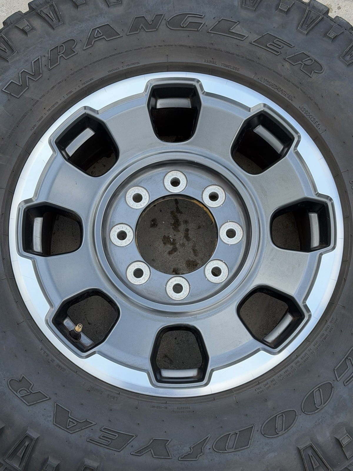 Goodyear LT285/75R18 tires on Ford F250/F350 wheels
