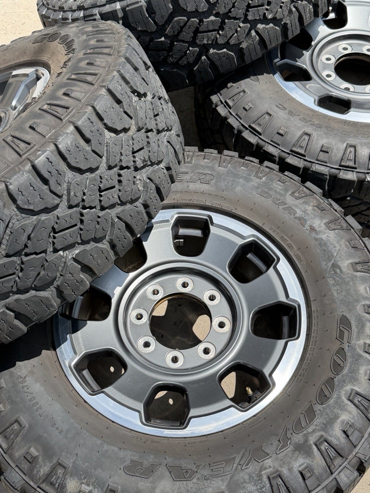 Ford F250/F350 18" Tremor OEM wheel and tire package
