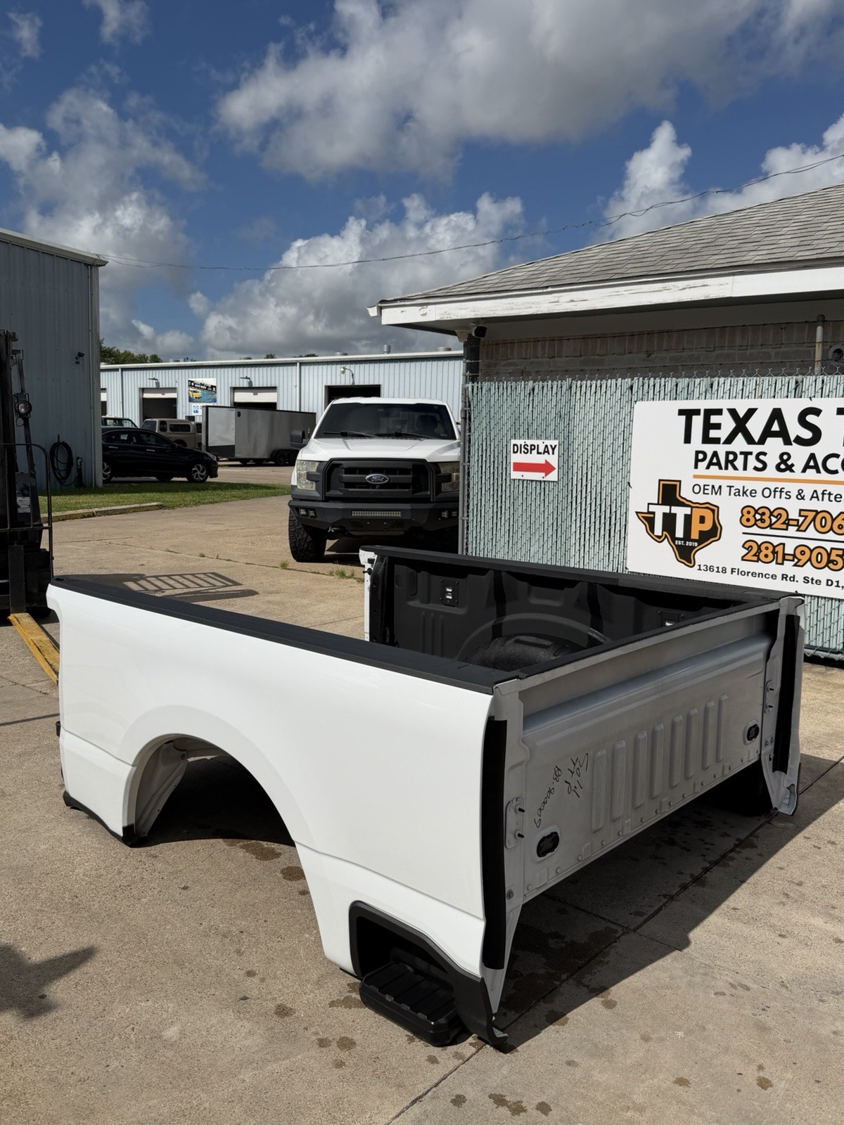 2023-2026 Ford F250/F350 Truck Bed — OEM take-off
