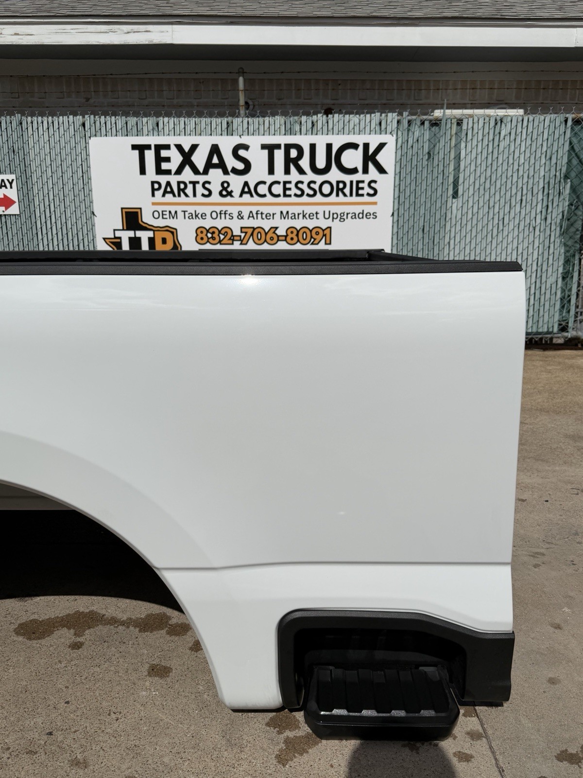 Oxford White Ford F250/F350 Truck Bed
