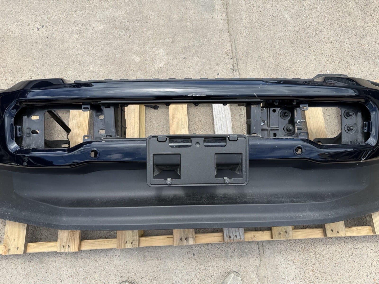 2023-2026 Ford F450/F550 Front Bumper — OEM take-off