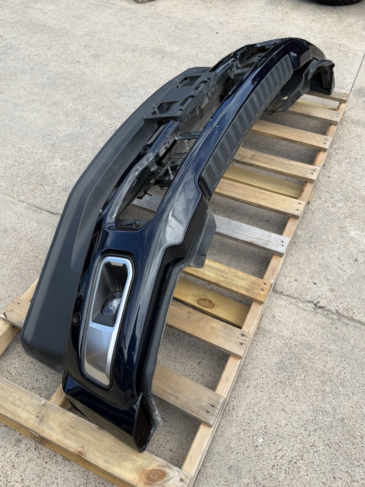 2023-2026 Ford F450/F550 Antimatter Blue Front Bumper