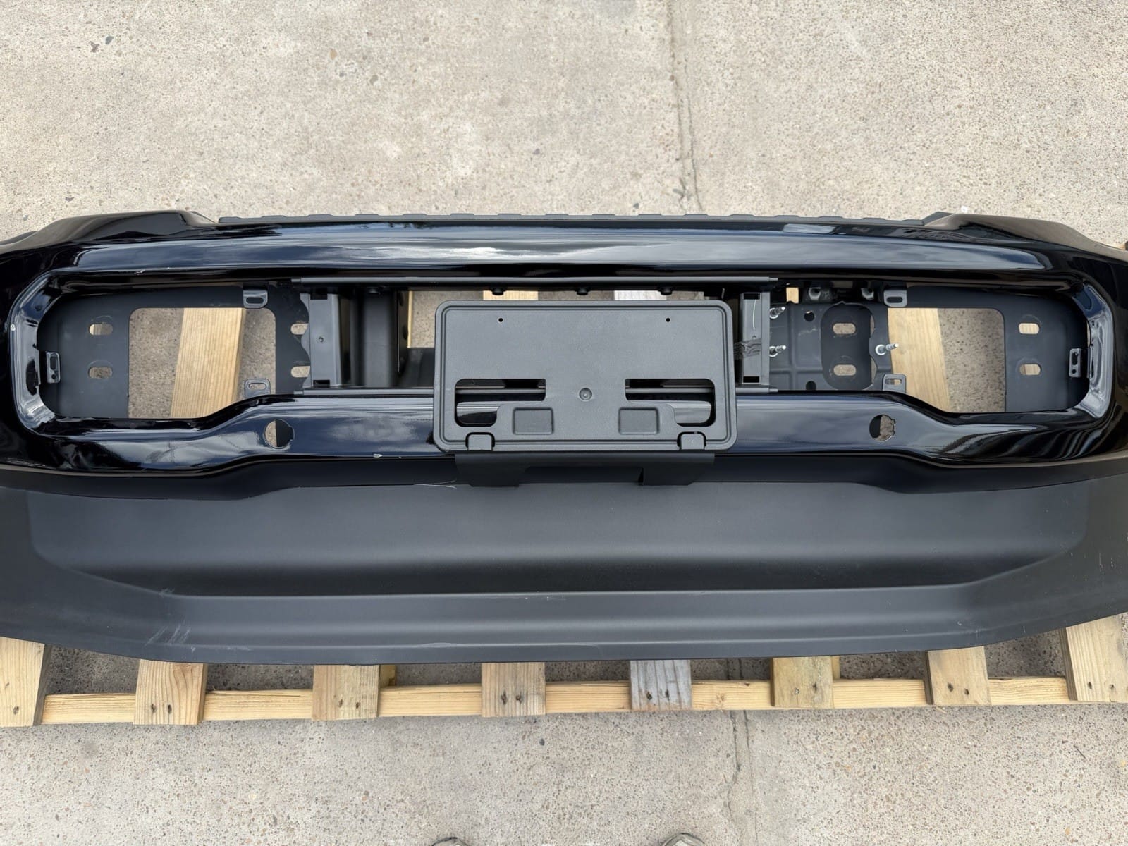 2023-2026 Ford F250/F350 Front Bumper — OEM take-off