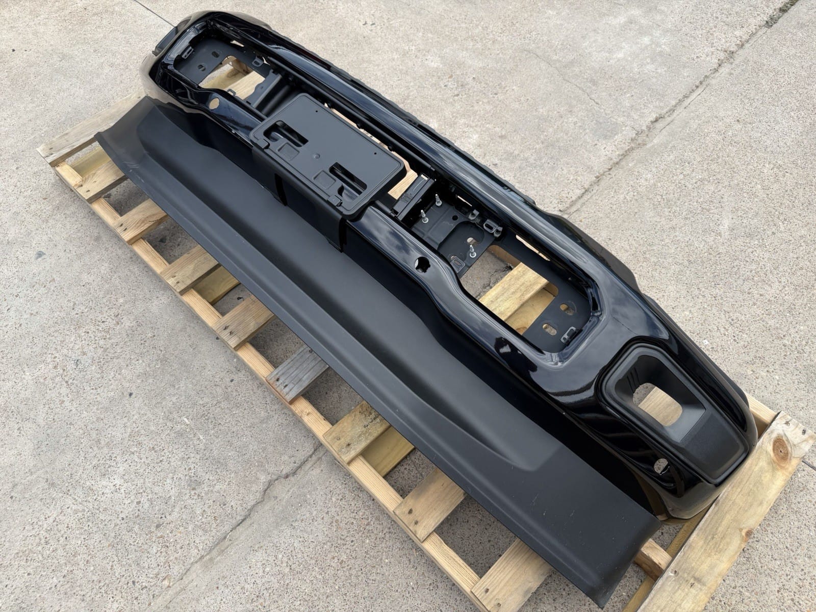 2023-2026 Ford F250/F350 Front Bumper — OEM take-off