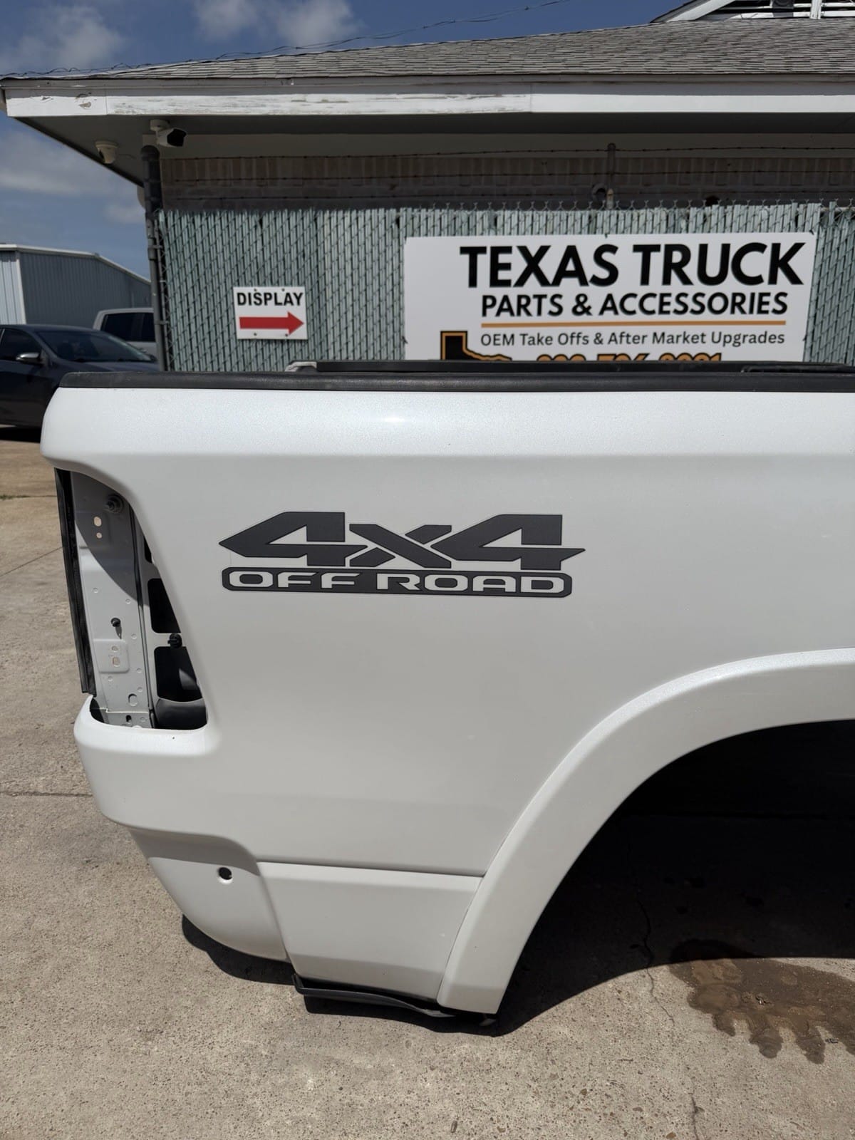Pearl White Ram 1500 Truck Bed