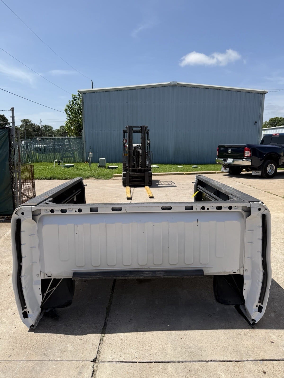 Pearl White Ram 1500 Truck Bed