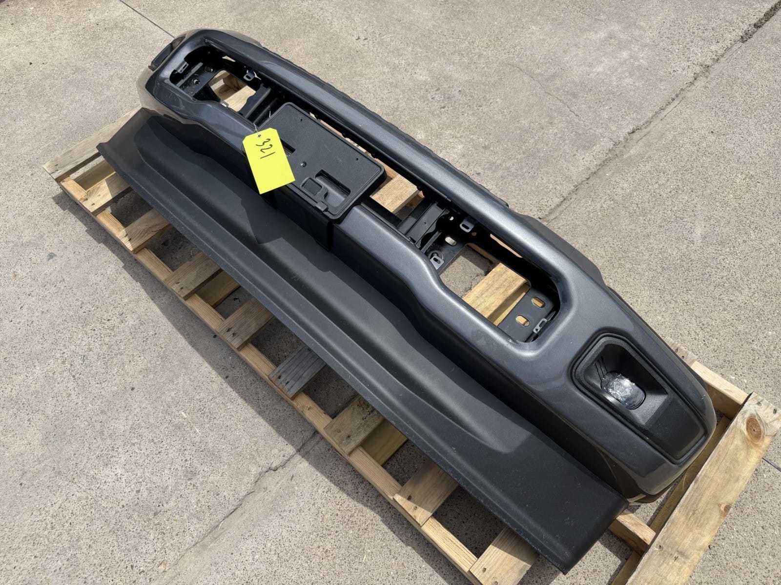 2023-2026 Ford F250/F350 Front Bumper — OEM take-off