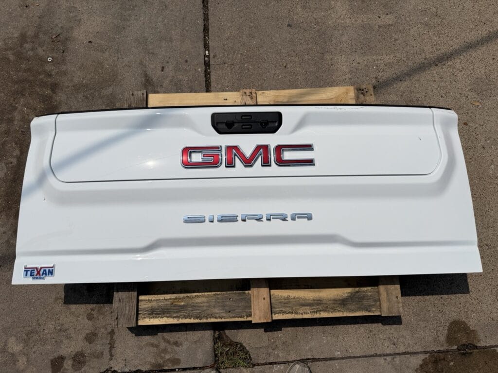 2020-2026 GMC 2500/3500 Abalone White Tailgate