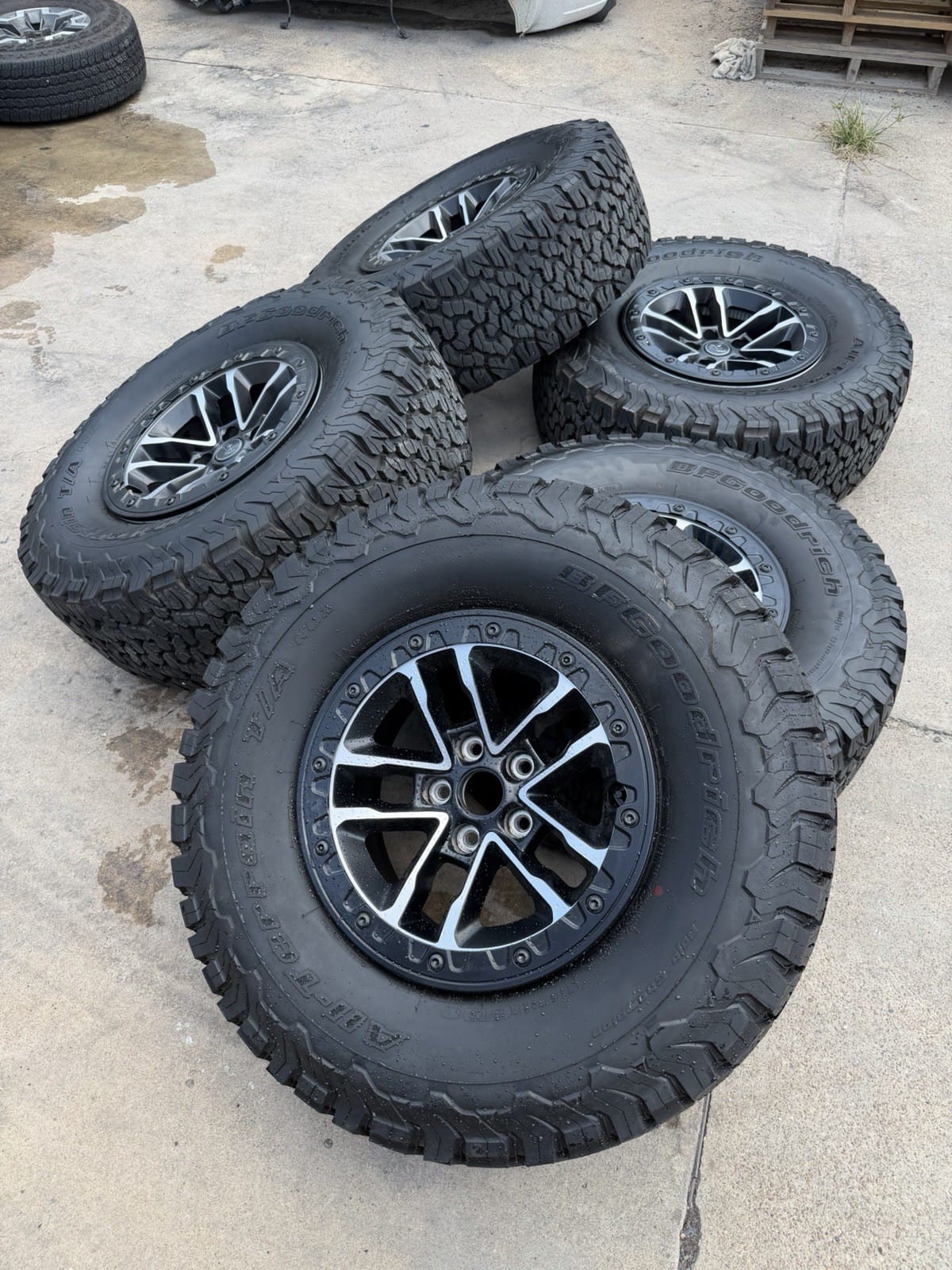 BFGoodrich LT315/70R17 tires on Jeep Wrangler/Gladiator wheels