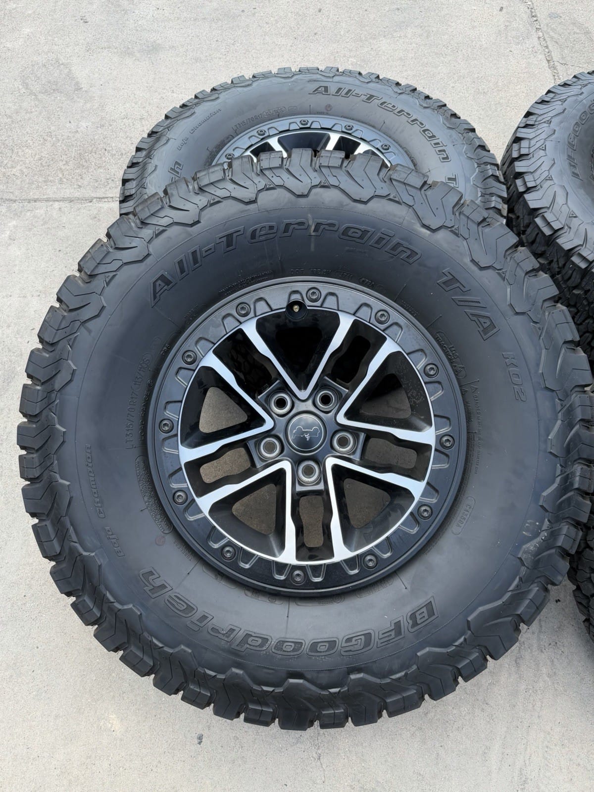 Jeep Wrangler/Gladiator 17" OEM wheels