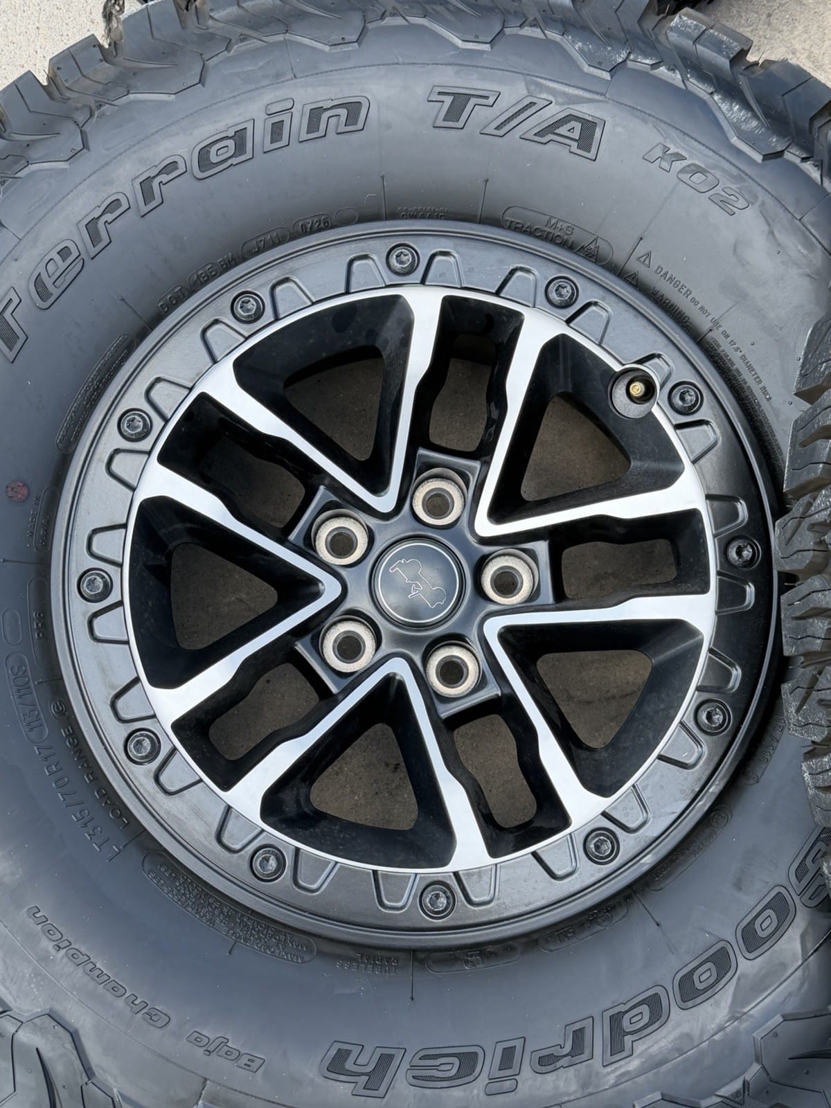 Jeep Wrangler/Gladiator 17" OEM wheels