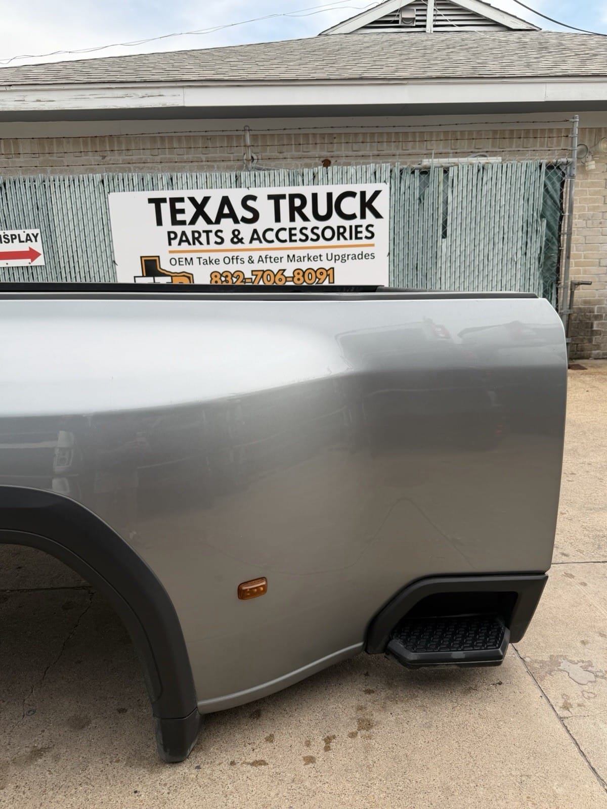 2020-2026 GMC 3500 Truck Bed — OEM take-off