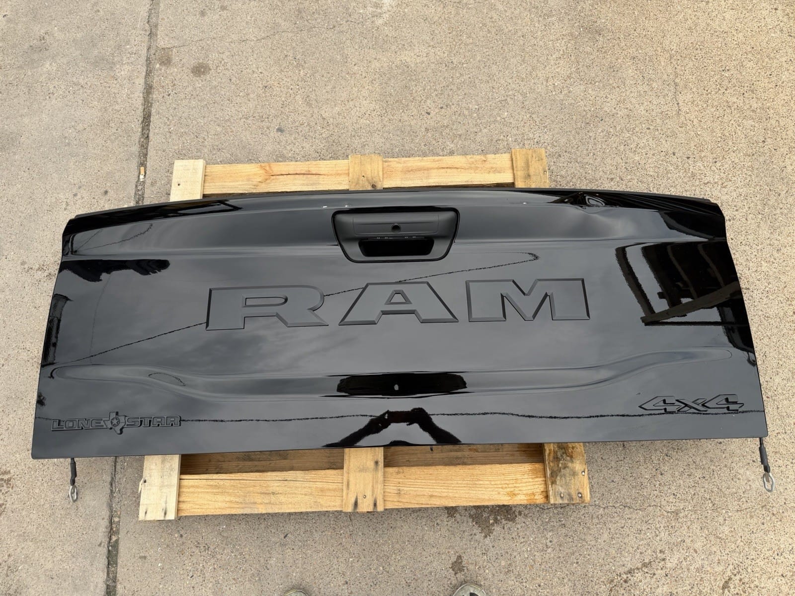 2019-2026 Ram 2500/3500 Diamond Black Tailgate