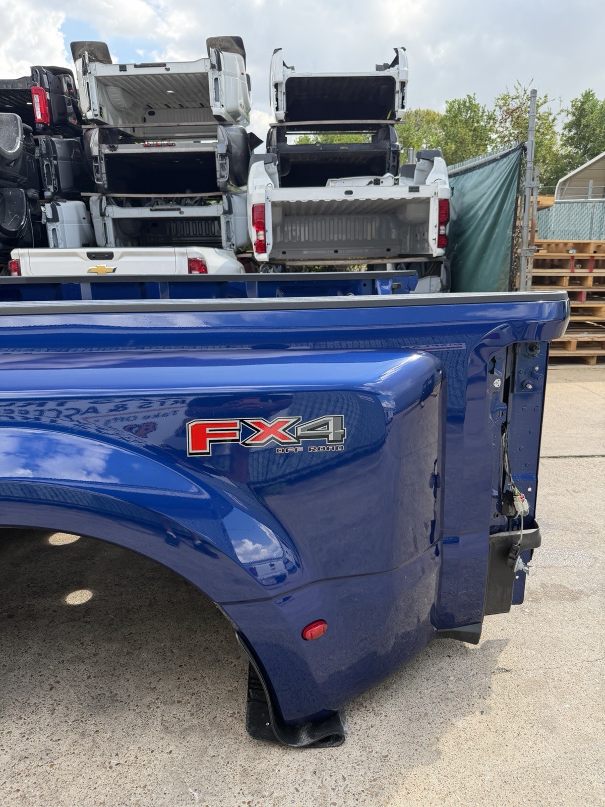 2023-2026 Ford F350/F450 Truck Bed — OEM take-off