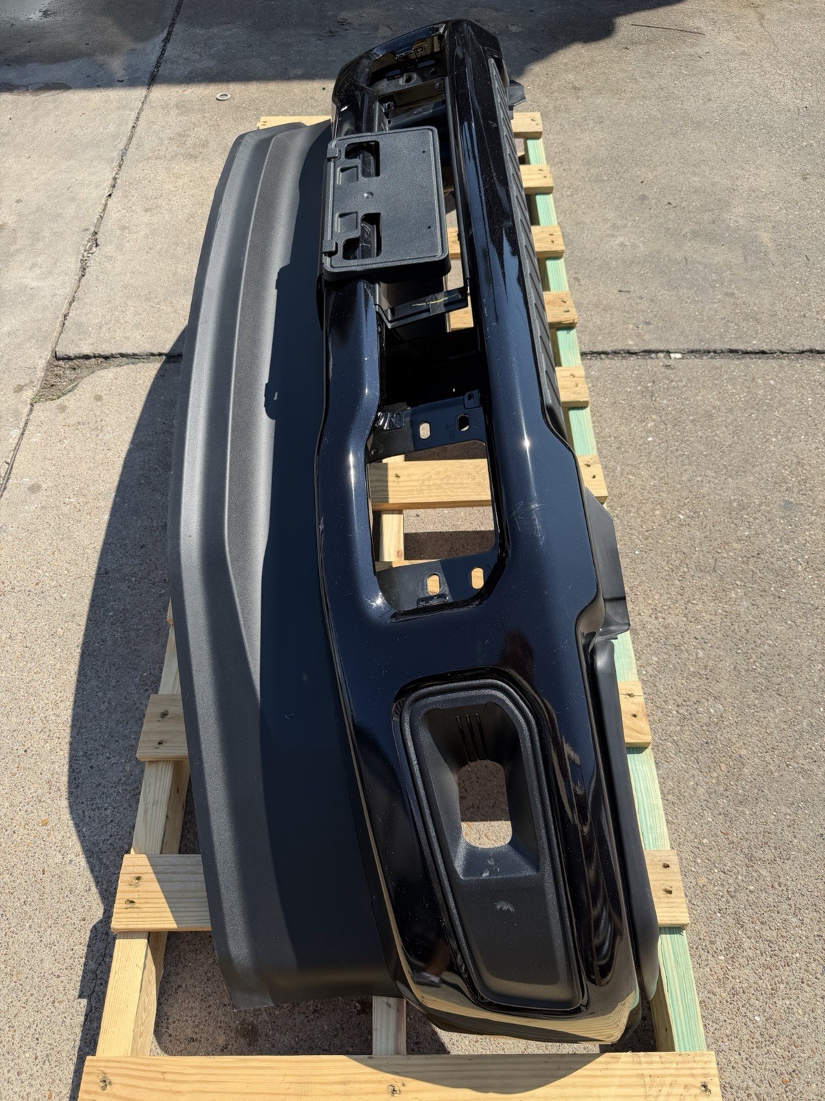 2023-2026 Ford F250/F350 Front Bumper — OEM take-off