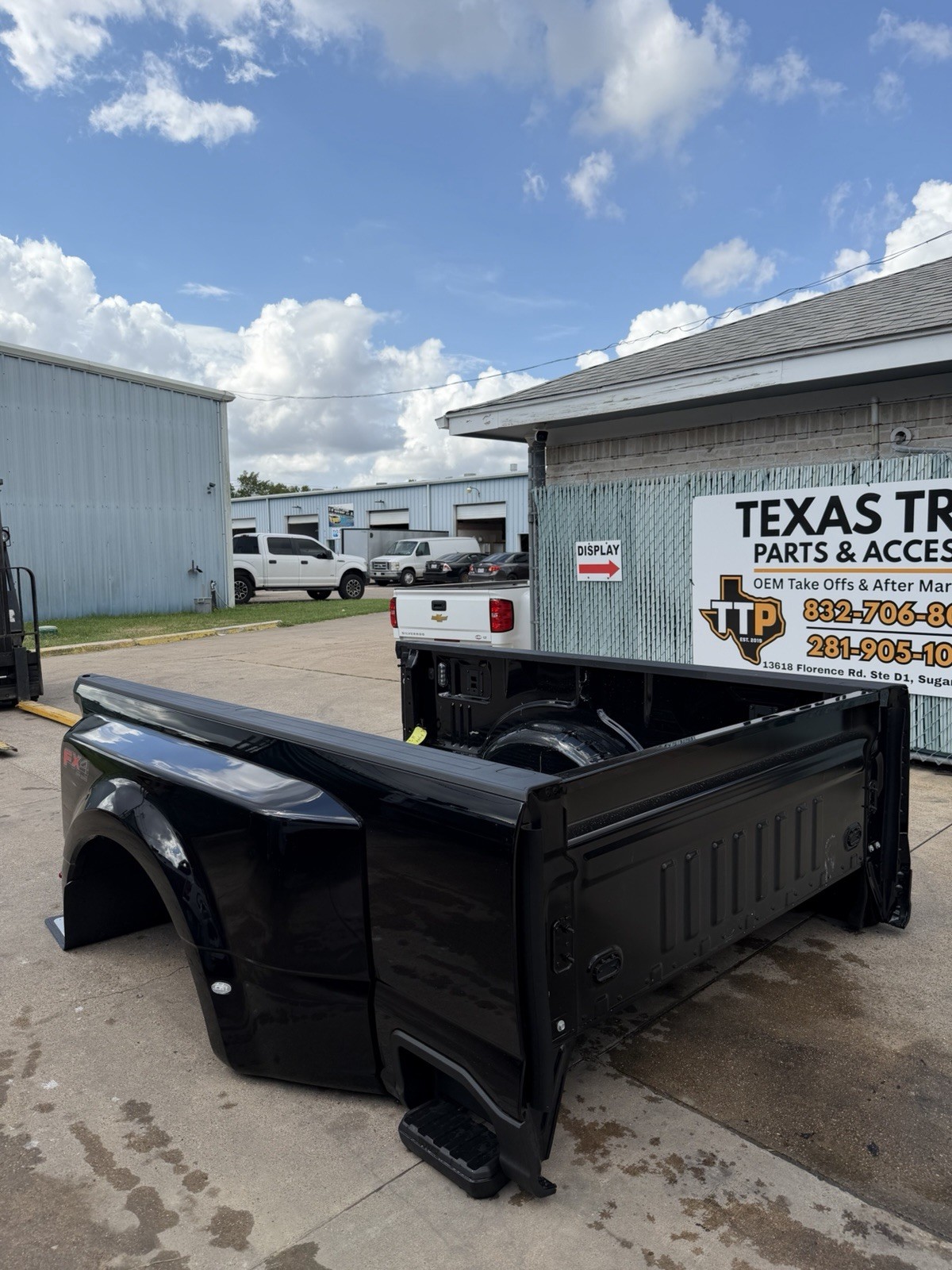2023-2026 Ford F350/F450 Truck Bed — OEM take-off