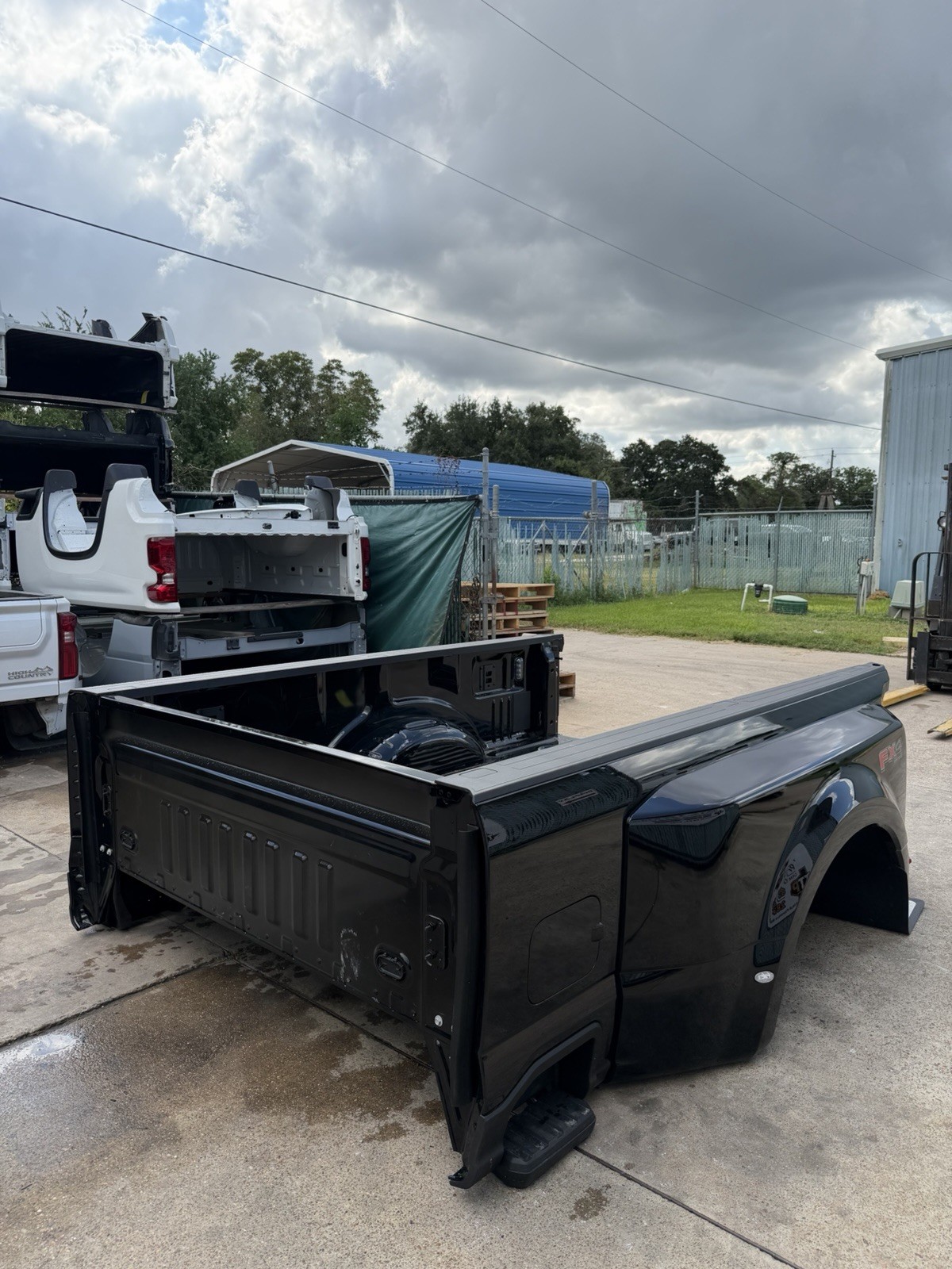 2023-2026 Ford F350/F450 Truck Bed — OEM take-off