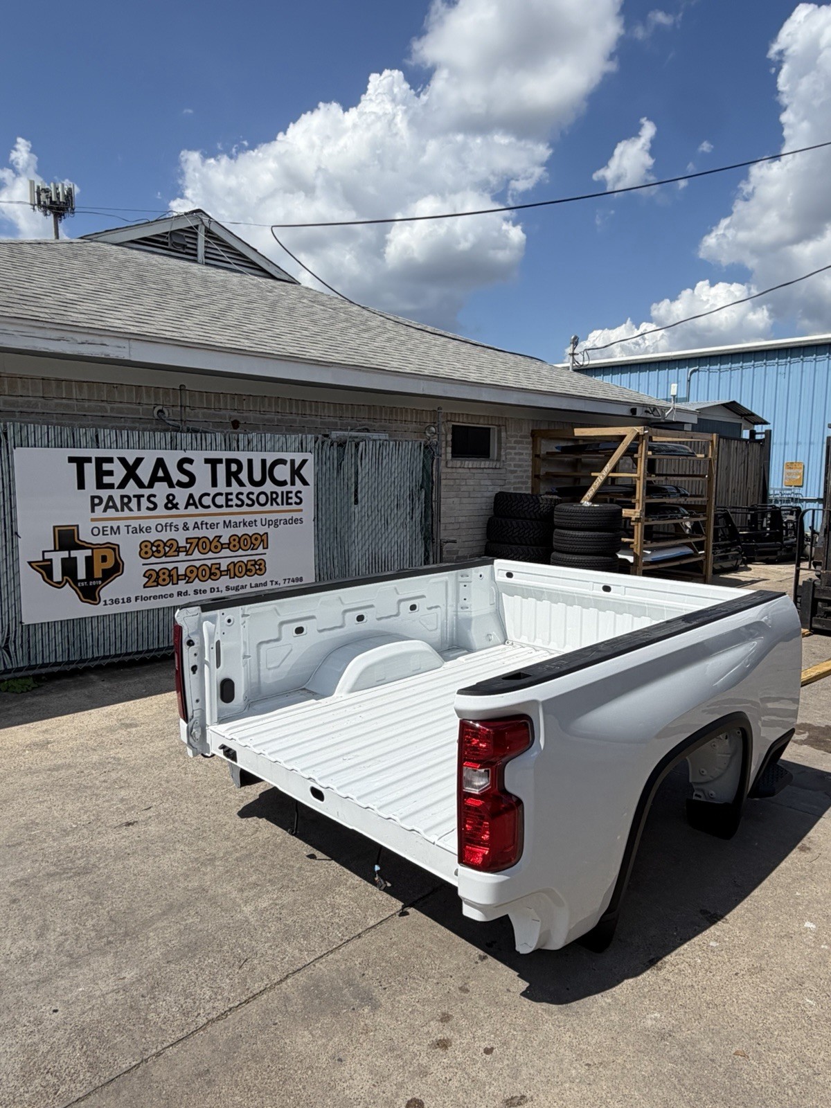 2020-2026 Chevy 2500/3500 Summit White Truck Bed