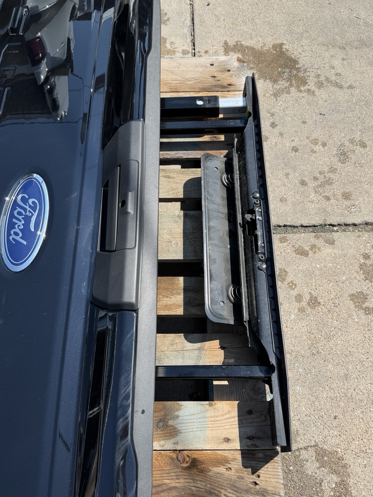 Agate Black Ford F250/F350 Tailgate