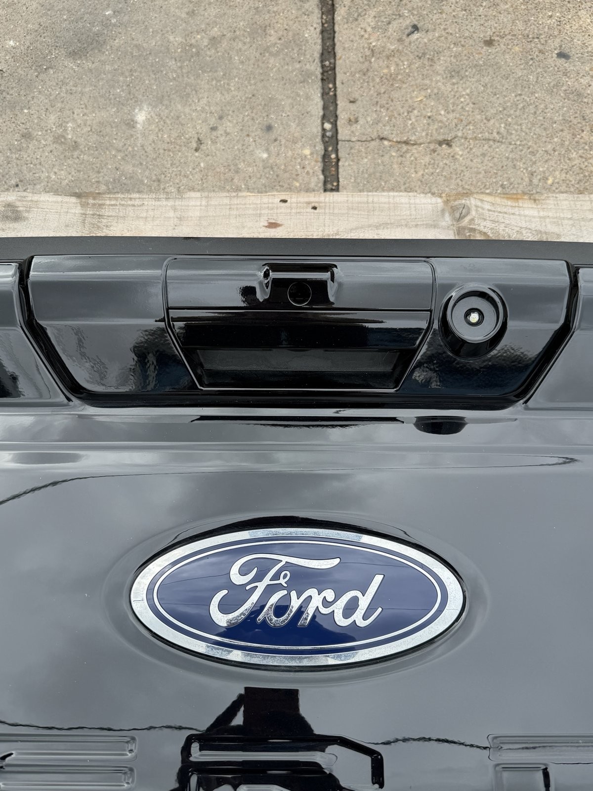 2023-2026 Ford Super Duty Agate Black Tailgate