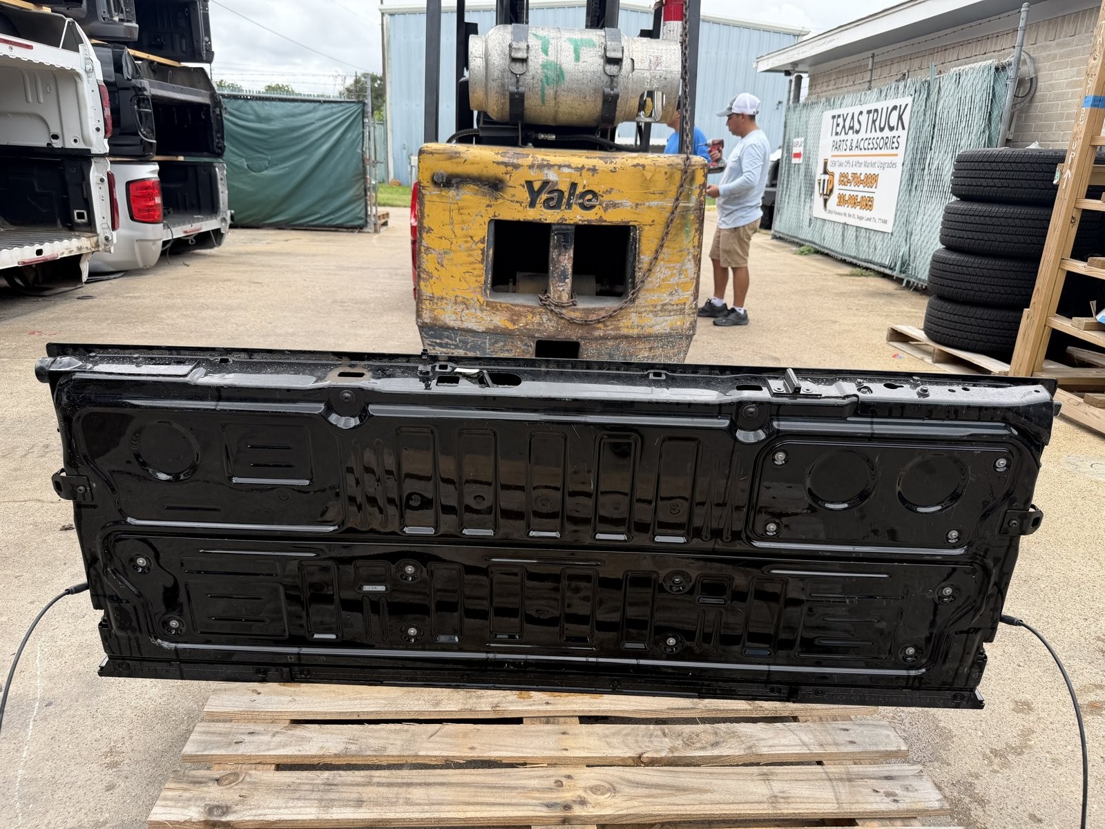 2023-2026 Ford Super Duty Agate Black Tailgate
