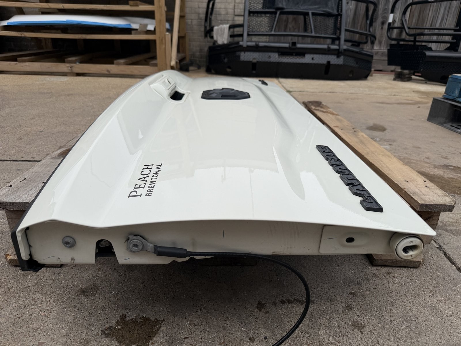 Pearl White Ram 2500/3500 Tailgate