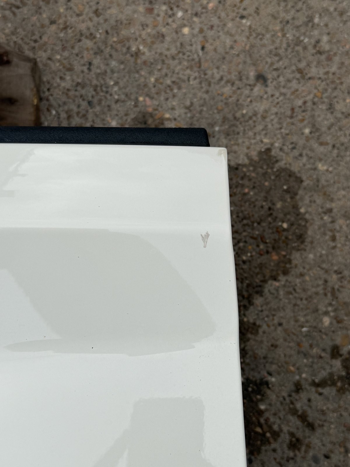 Pearl White Ram 2500/3500 Tailgate