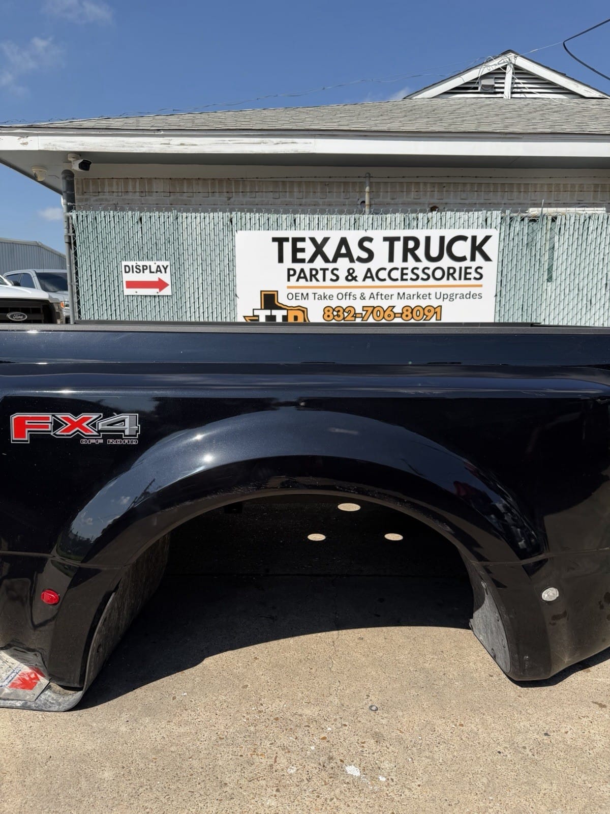 2023-2026 Ford F350/F450 Truck Bed — OEM take-off