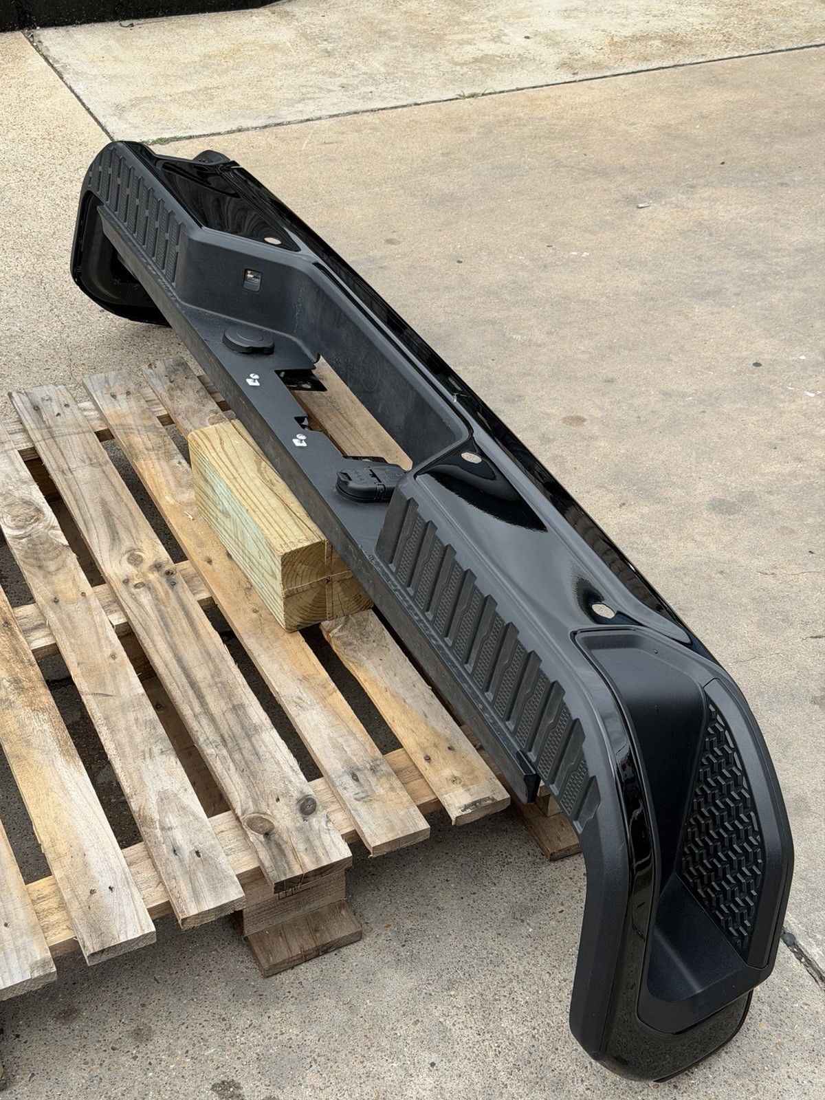 2020-2026 Chevy/GMC 2500/3500 Rear Bumper — OEM take-off