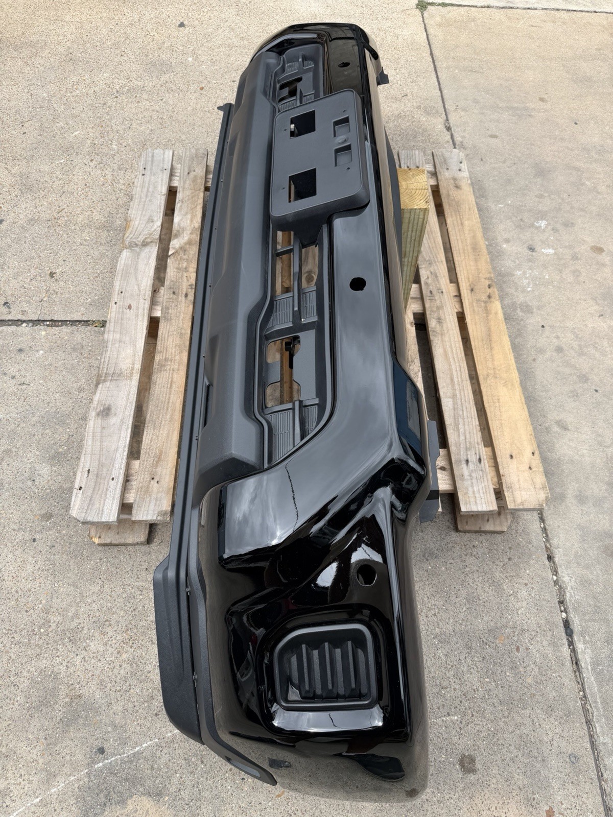 2024-2026 Chevy 2500/3500 Front Bumper — OEM take-off